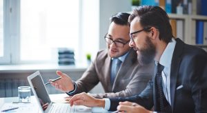 كل ما تريد معرفته عن الإيجار المضمون: كيف يعمل وما هي مزاياه وعيوبه؟